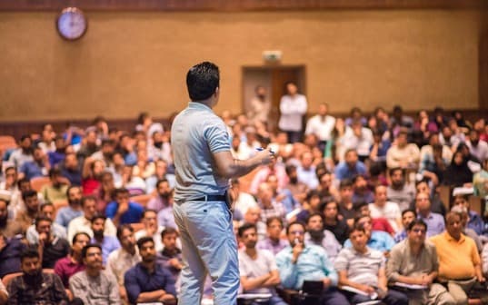 Sunny Ali hosting a large Extreme Commerce meetup